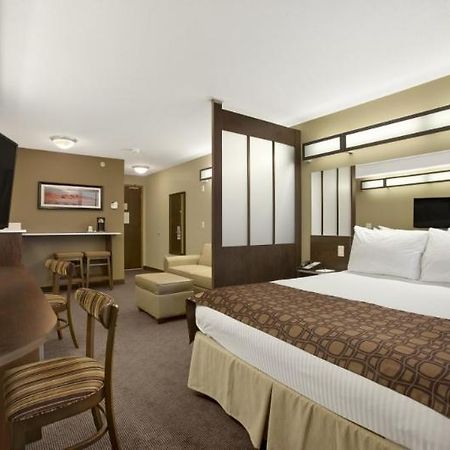 Microtel Inn & Suites By Wyndham Blackfalds Luaran gambar