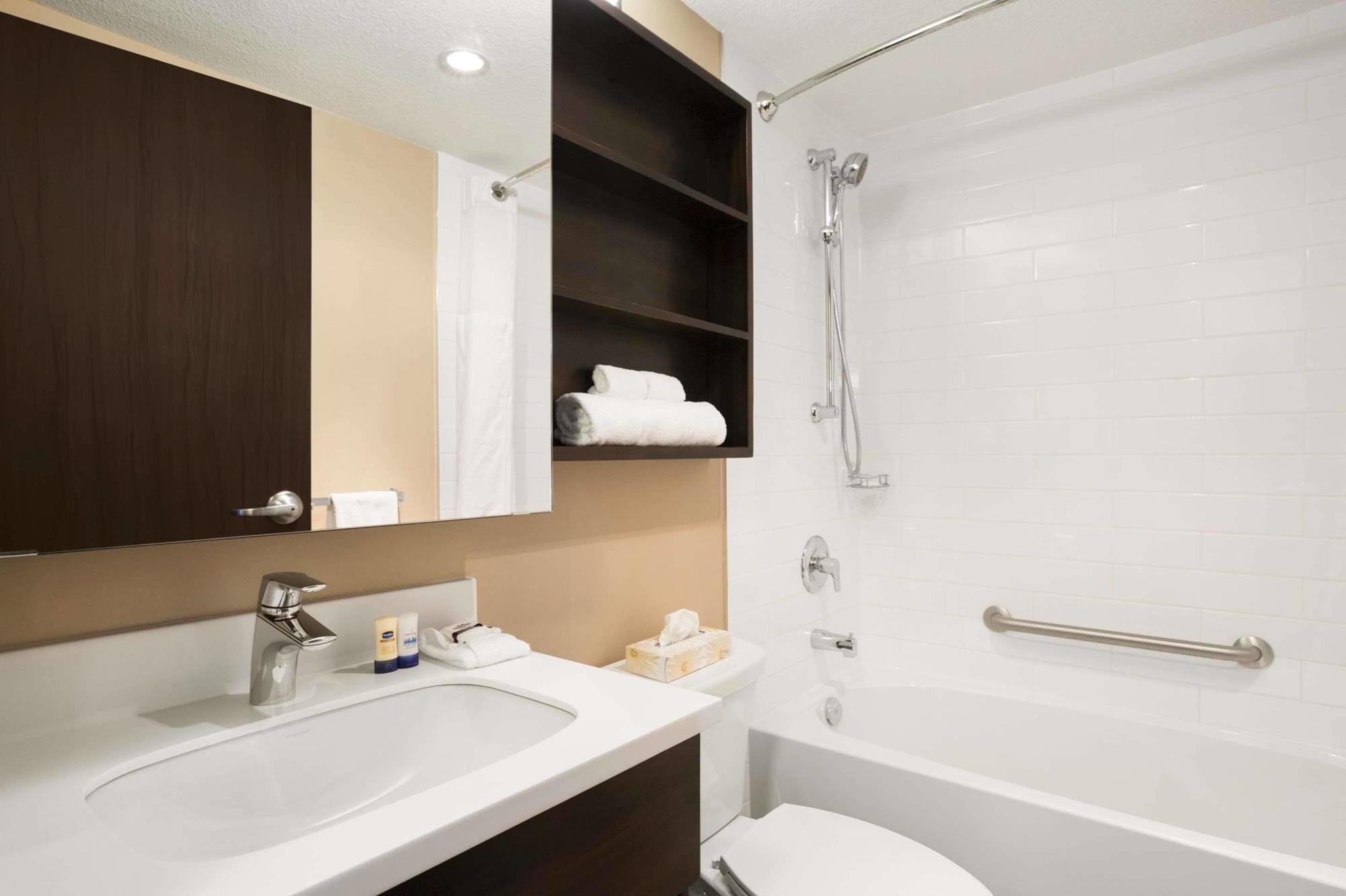 Microtel Inn & Suites By Wyndham Blackfalds Luaran gambar