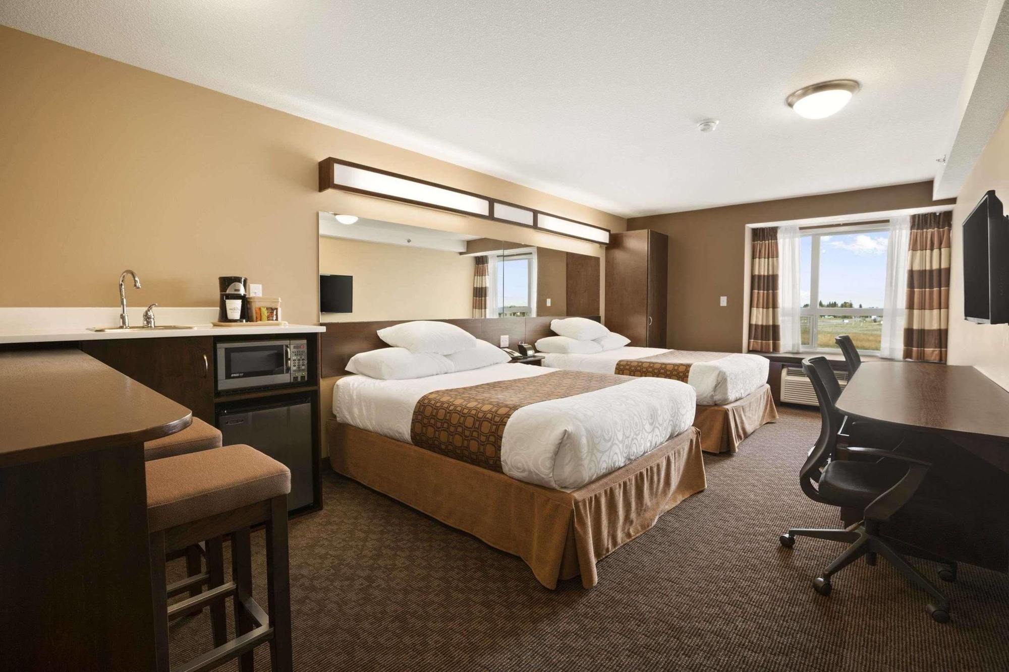 Microtel Inn & Suites By Wyndham Blackfalds Luaran gambar